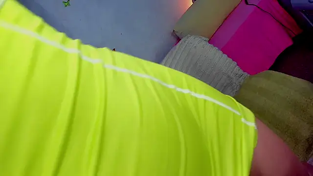 yourlizzydoll (Ask my age) - stay topless+blowjob 3 min