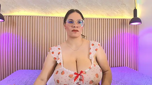 big_tits_in_your_face webcam