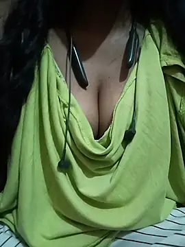 kaviyaponnu0987 live cam on StripChat