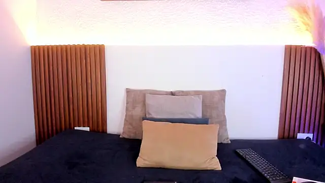 Tiana_Glow2 live cam on StripChat