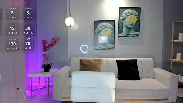 NiaHolland live sex cam