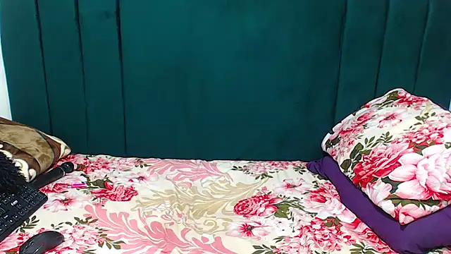BUSTYTUMIXX23 live cam on StripChat