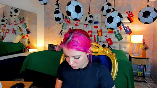 MelaniieRoux webcam