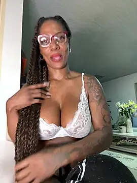 Bustykeyla webcam