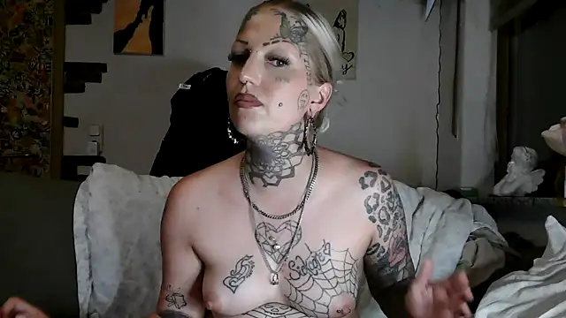 RoxxyInk webcam