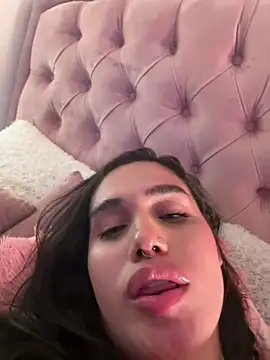 Bella__Wood webcam