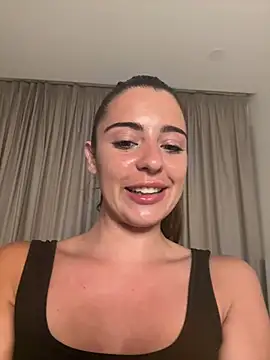 PTlatinaa Live Webcam on Stripchat