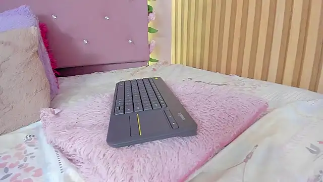 lovely__kiss__ webcam