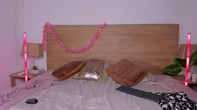 LaraRous webcam