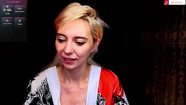 Blondice live cam on StripChat
