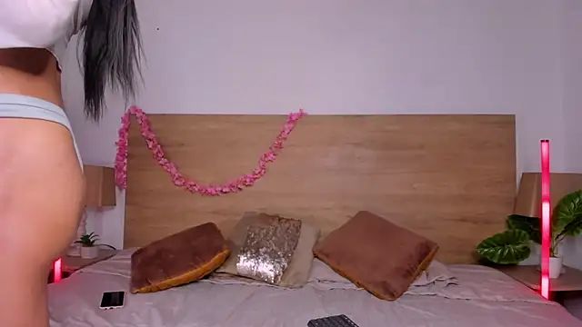LaraRous live cam on StripChat