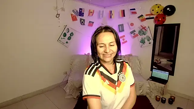 Lola_137 webcam
