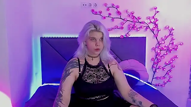 JoannLowe webcam
