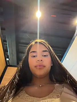 BellaLeclair webcam