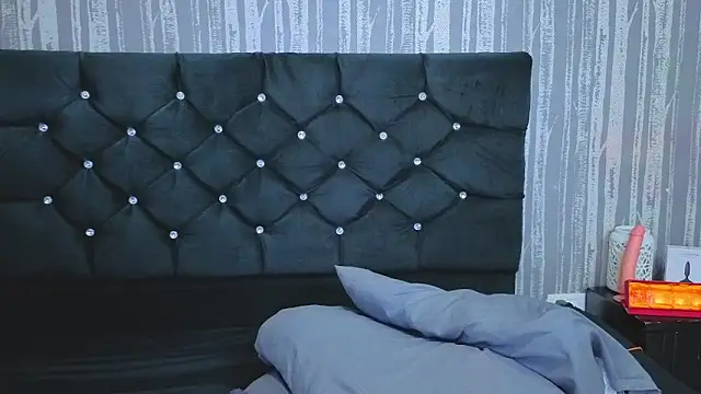 Alicee_Moonn webcam