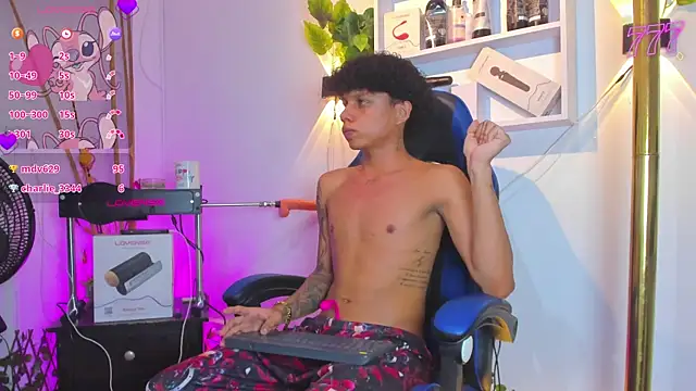 _taylor_black webcam