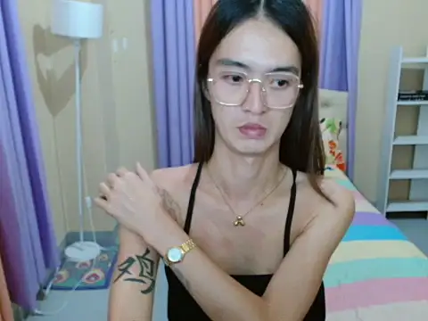 XxTsUncutAskaxX webcam