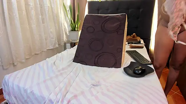Delilah_85 webcam
