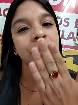 Layla-daring webcam