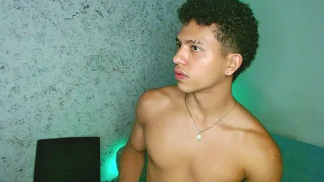 tonydesire_ webcam