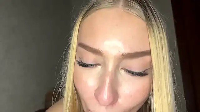 AlinaTeaseX webcam