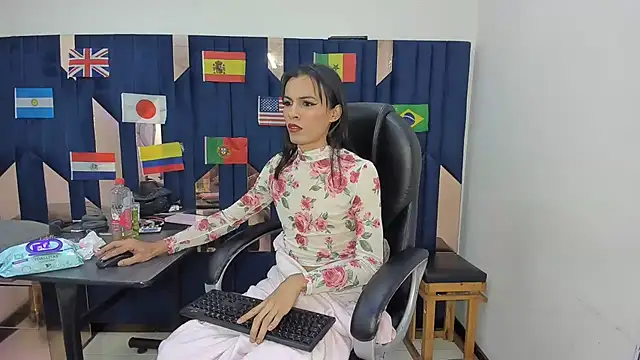 Aisha_hotts777 webcam