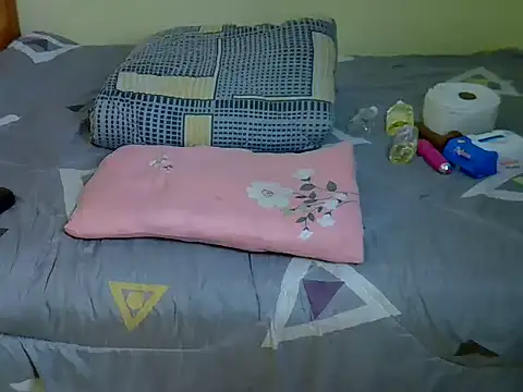 Pearl_petite webcam