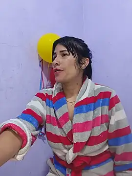 laurahotdirty webcam