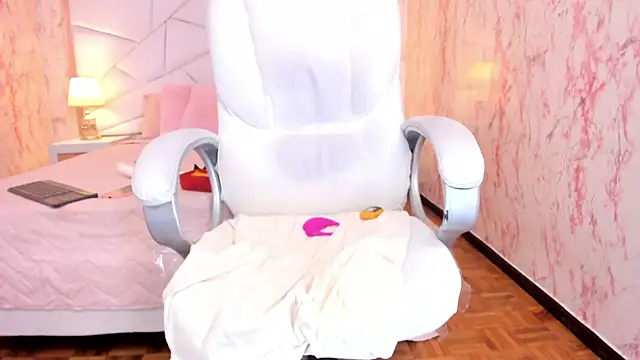Emily_Whinfre webcam