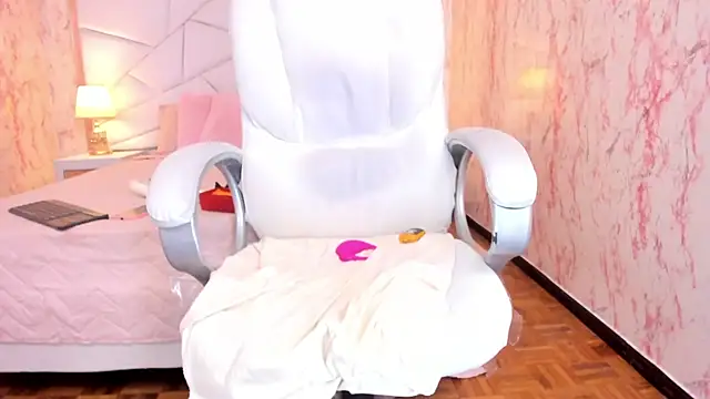 Emily_Whinfre webcam