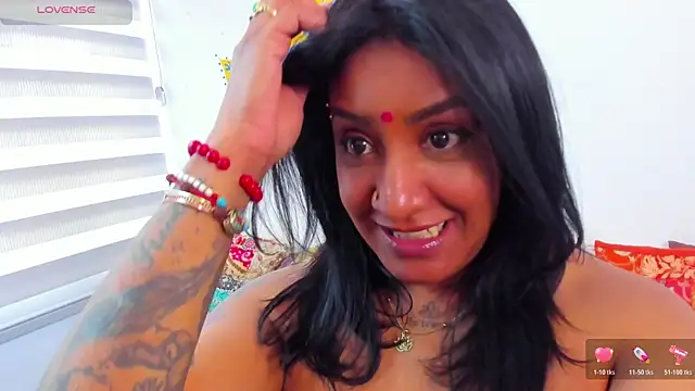 LadyNahir webcam