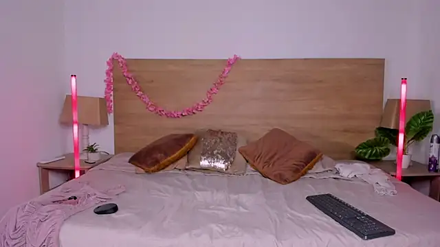 LaraRous webcam