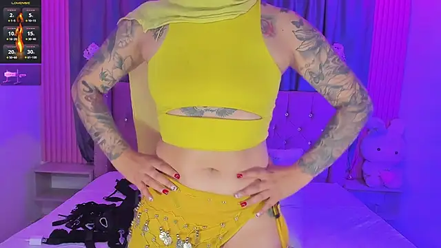 Nayla-Mouna live cam on StripChat