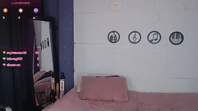 skinny_Yizz live cam on StripChat