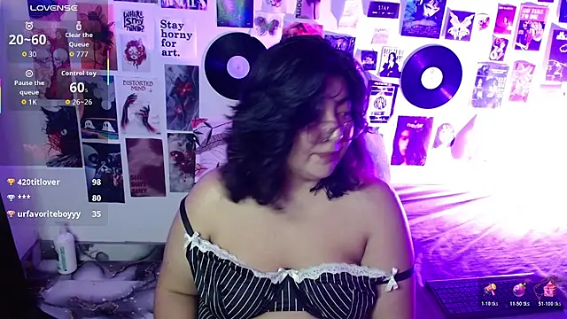 Roxy_f_w webcam