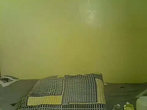 Pearl_petite webcam