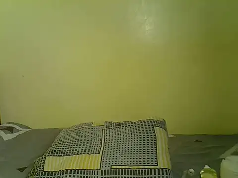 Pearl_petite webcam