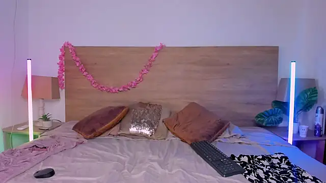 LaraRous webcam