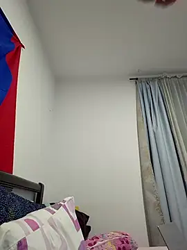 irisbound (F young) - Show my tits