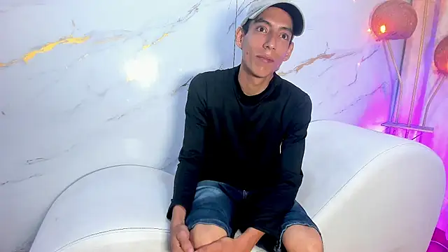AmazingOrgasm webcam