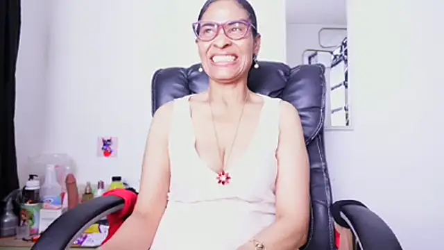 Aries_Mature webcam