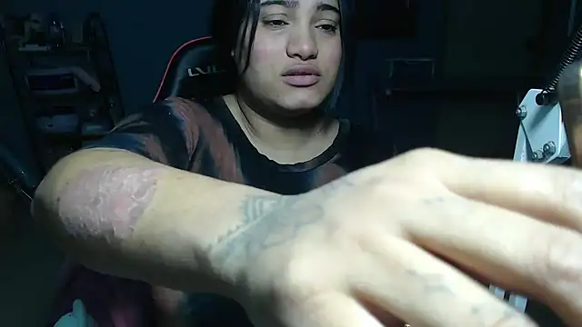 Hilarybunnyy webcam