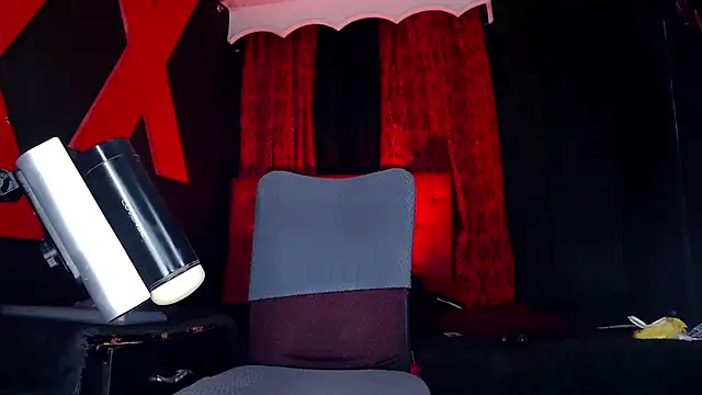 Model: abrilbigcock