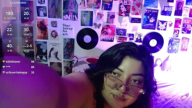 Roxy_f_w webcam