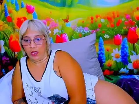 indianroxy webcam