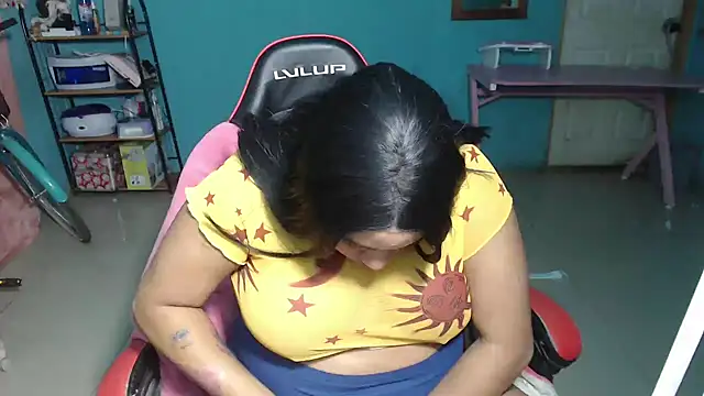 Hilarybunnyy webcam