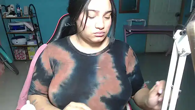 Hilarybunnyy webcam