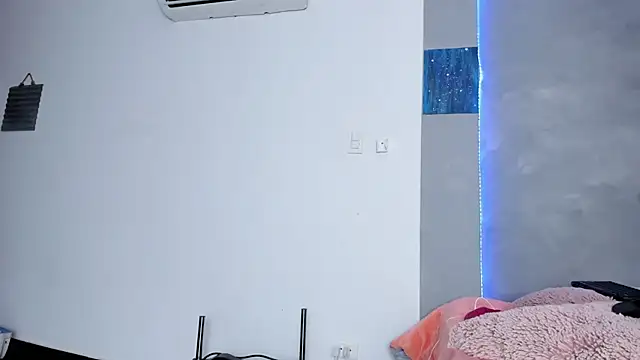 Alexxxholy webcam