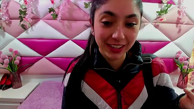 Lucy_Anall_ webcam