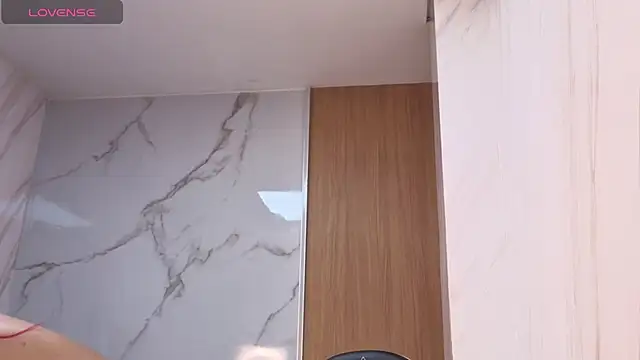Lola_roses_tf live cam on StripChat